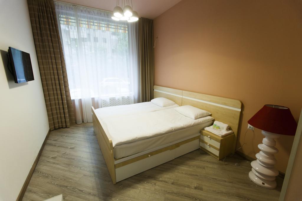 Holiday Hotel & Hostel Ереван Экстерьер фото