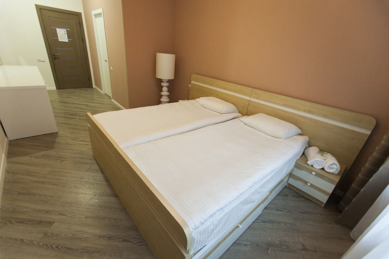 Holiday Hotel & Hostel Ереван Экстерьер фото