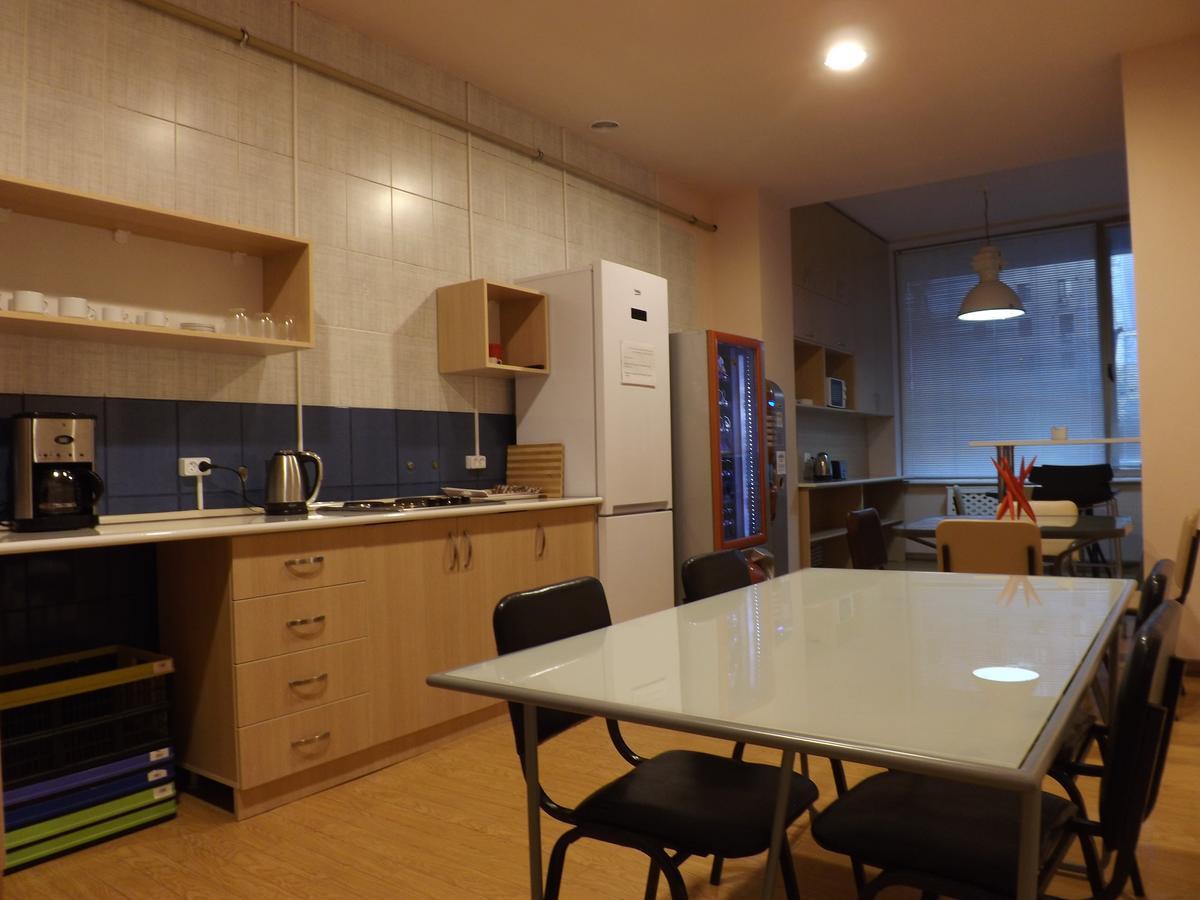Holiday Hotel & Hostel Ереван Экстерьер фото