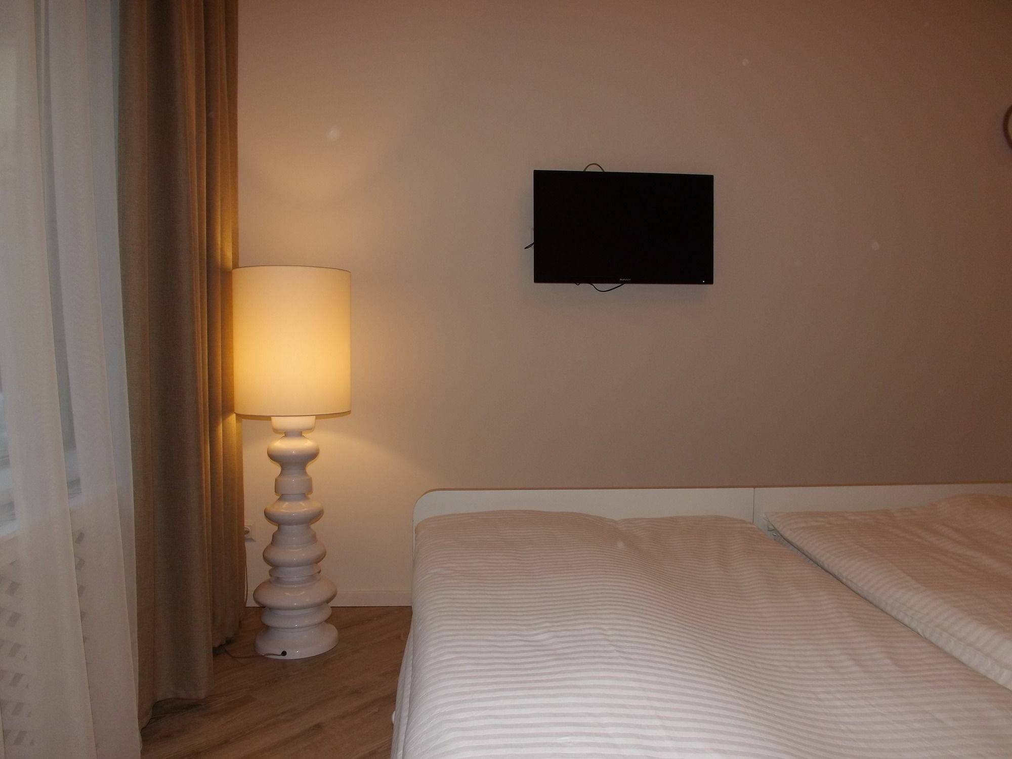 Holiday Hotel & Hostel Ереван Экстерьер фото