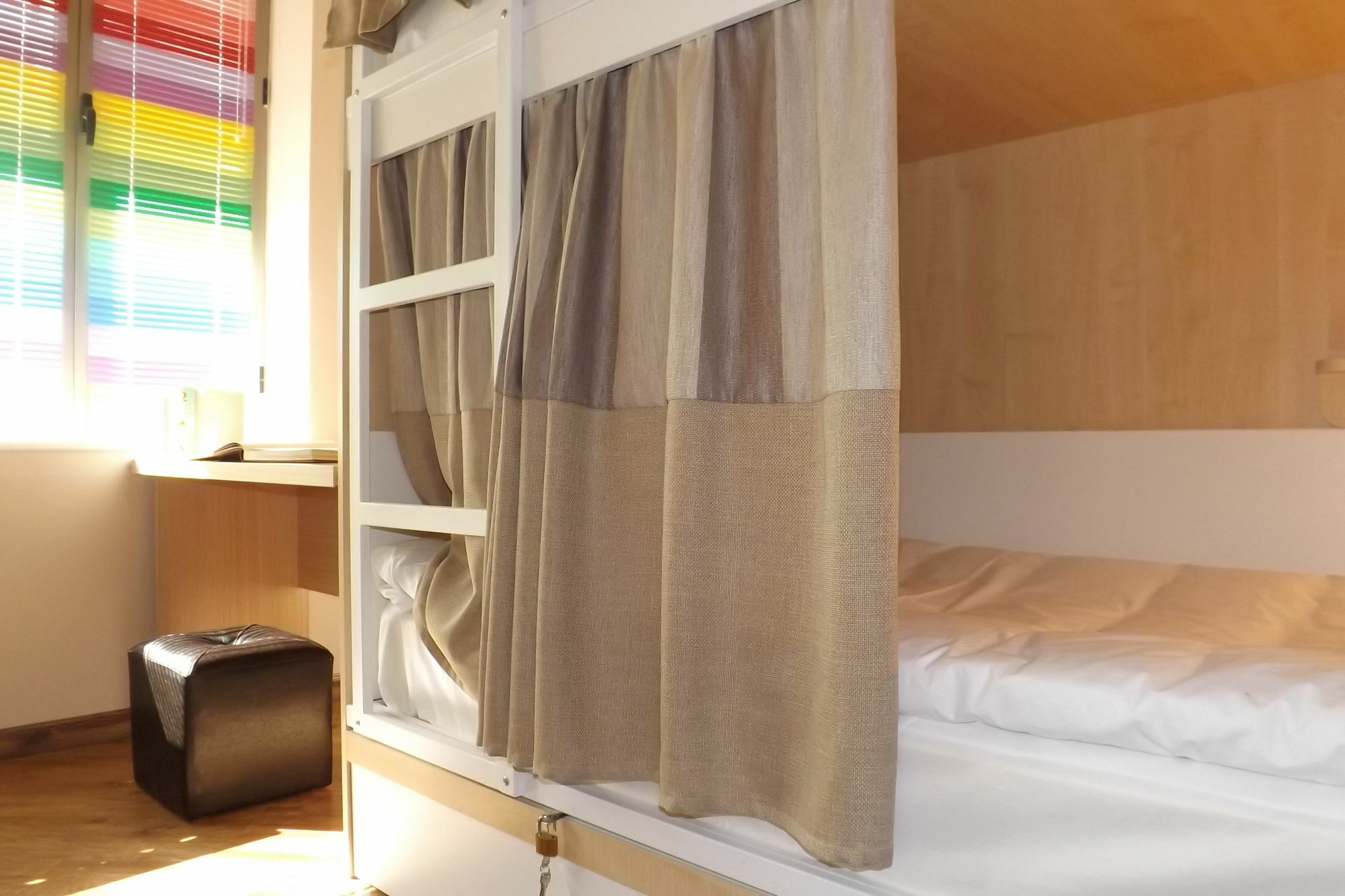Holiday Hotel & Hostel Ереван Экстерьер фото