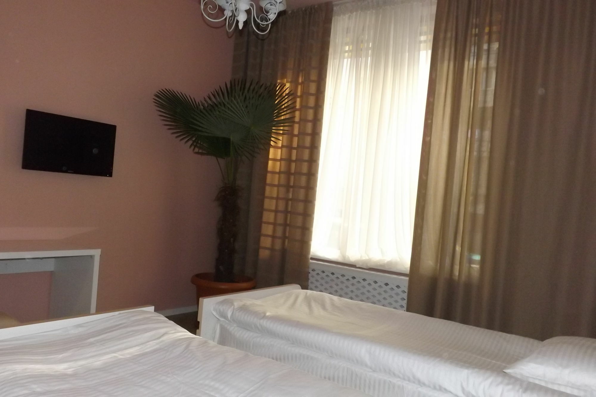 Holiday Hotel & Hostel Ереван Экстерьер фото
