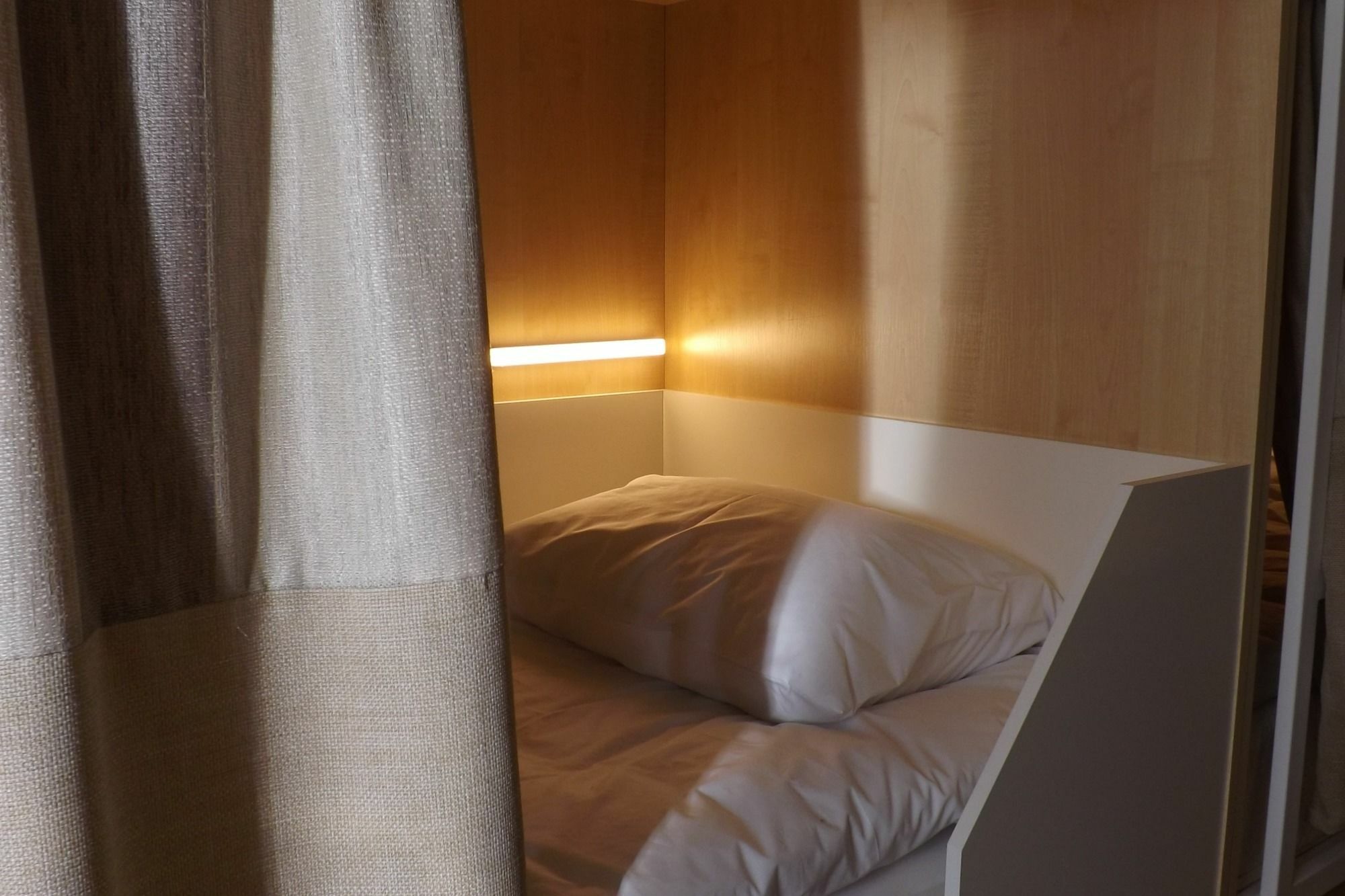 Holiday Hotel & Hostel Ереван Экстерьер фото