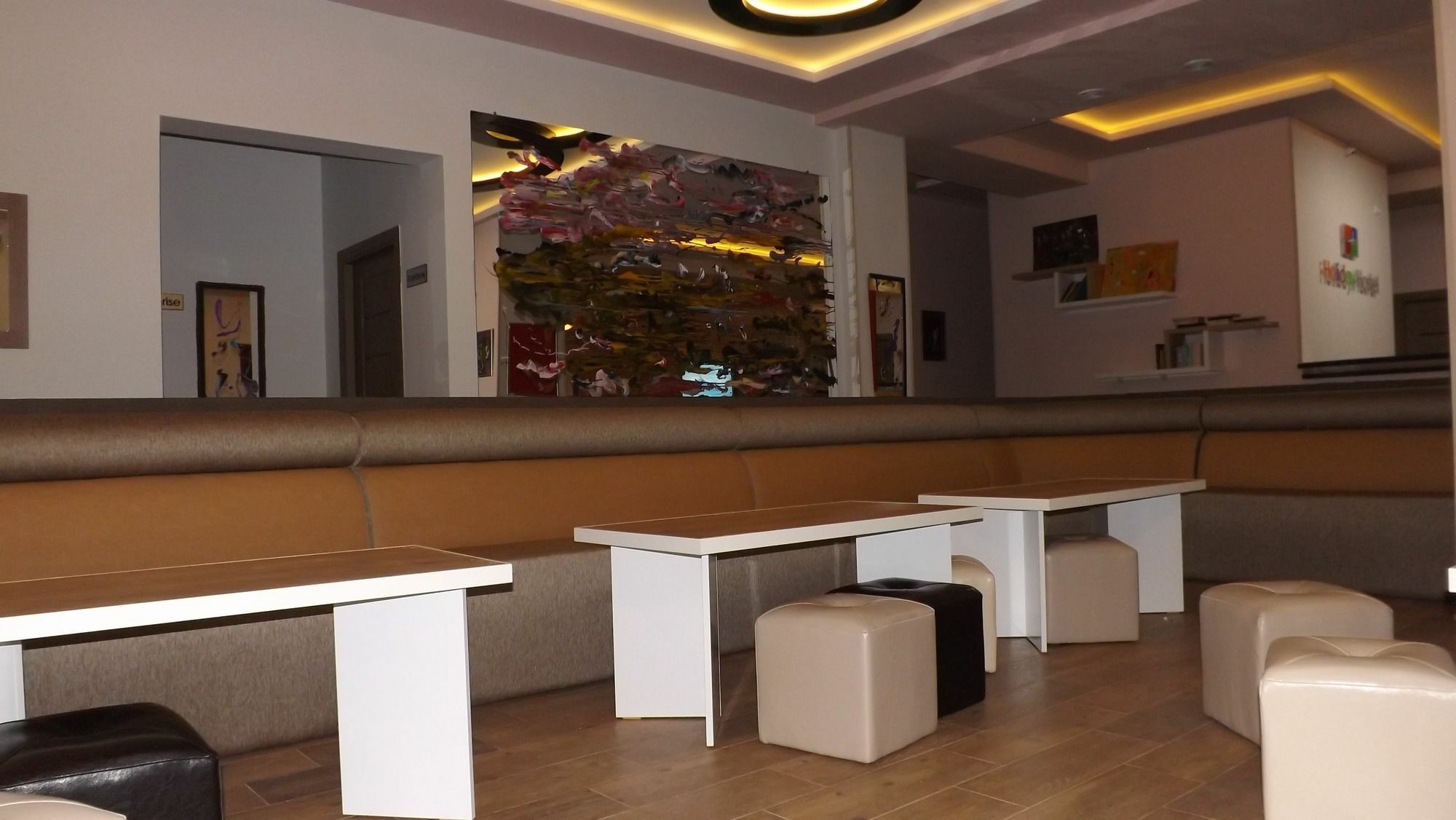 Holiday Hotel & Hostel Ереван Экстерьер фото